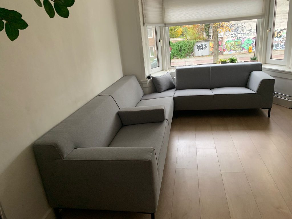 Kun je een gewone bank op maat laten maken in een erker?