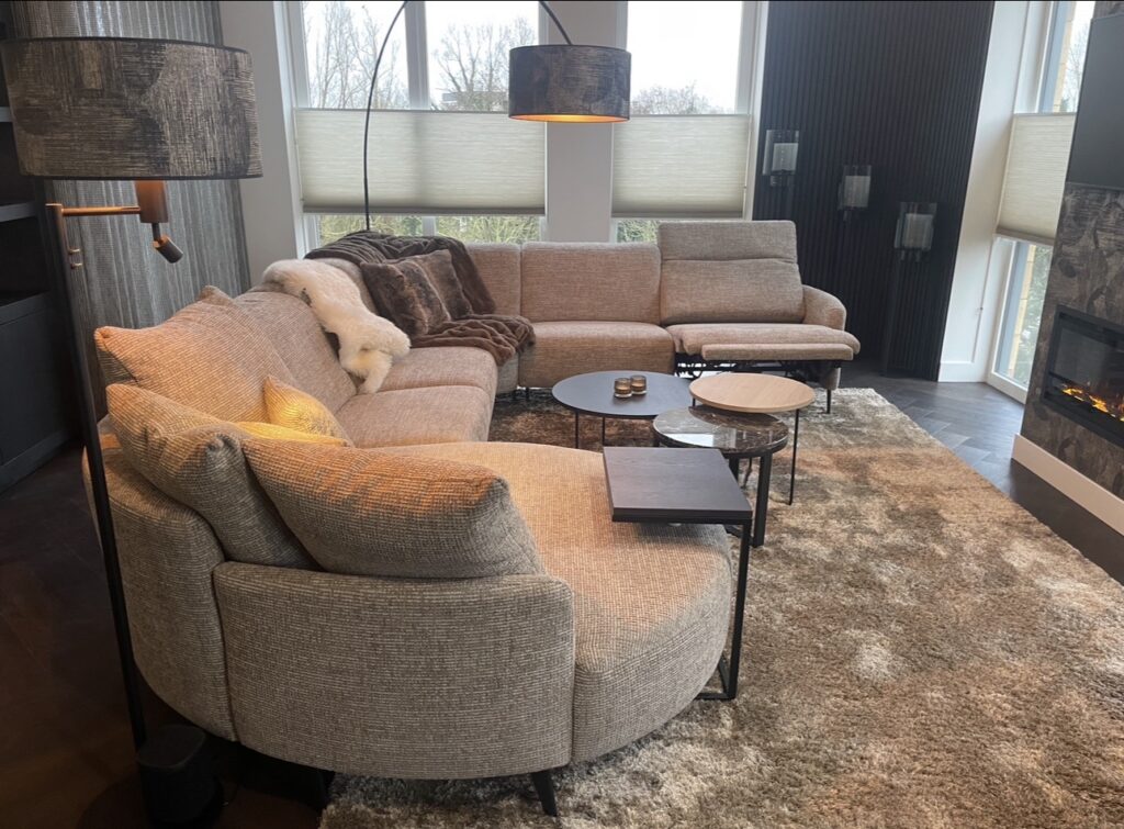 Phlox & Lotus: Luxe Relaxbanken op Maat met Elektrisch Comfort